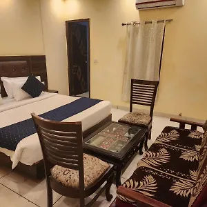Grand Cozy Cave 3* New Delhi